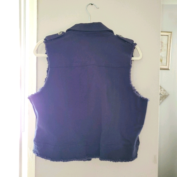 Baccini Frayed Sleeveless Vest with Silver Buttons 0035 - Picture 7 of 10